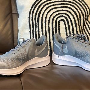 Nike Zoom NEW womens size 9 tennis shoes